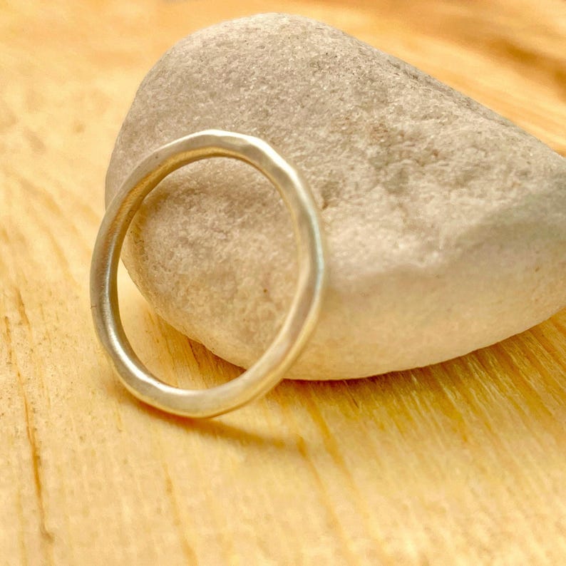 Silberring Stapelring matt gebürstet, Sammelring, 2mm, 925 Sterling Silber, organische Form. image 1