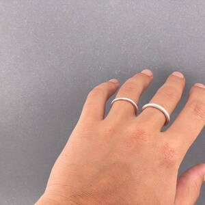 Silberring Stapelring matt gebürstet, Sammelring, 2mm, 925 Sterling Silber, organische Form. image 5