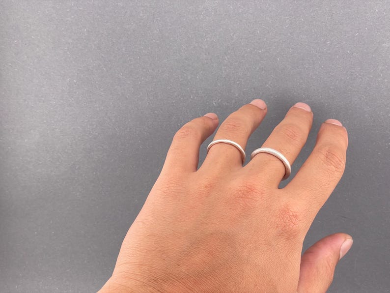 Silberring Stapelring matt gebürstet, Sammelring, 2mm, 925 Sterling Silber, organische Form. image 5