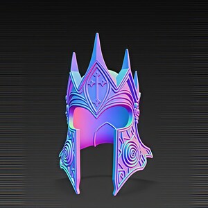 Może przedstawiać: Hełm fantasy w 3D w odcieniach niebieskiego, fioletowego i r&oacute;żowego. Hełm ma koronopodobny design z wieloma punktami i skomplikowanymi wzorami. Tło jest ciemnoszare z poziomymi liniami.