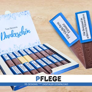 Op de afbeelding: Een doos Merci melkchocoladespecialiteiten met blauw-witte verpakking. De doos is open en onthult rijen chocoladerepen met blauwe etiketten. De doos heeft de tekst "Von Herzen Dankeschön" en "PFLEGE 35 DESIGNS *** DIGITALER DOWNLOAD".
