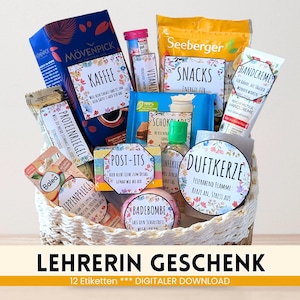 Könnte beinhalten: Ein Geschenk-Korb gefüllt mit verschiedenen Artikeln, darunter Kaffee, Snacks, Handcreme und eine Badekugel. Der Korb enthält mehrere Produkte mit floralen Etiketten und Text auf Deutsch. Die Worte "LEHRERIN GESCHENK" sind unten abgebildet.