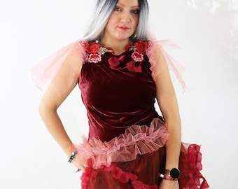 Samtkleid Bourdeaux Rot, Rosenkleid, Feenkostüm, Blütenstickerei, Flügelärmel, Mittelalterkleid, Elfe, besonderes Ballkleid