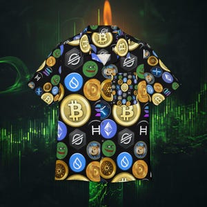 Könnte beinhalten: Ein schwarzes, kurzärmeliges Hemd mit Knöpfen und einem bunten Muster aus Kryptowährungslogos und Memes. Die Logos umfassen Bitcoin, Ethereum, Dogecoin und Shiba Inu. Die Memes umfassen Pepe the Frog und Doge.