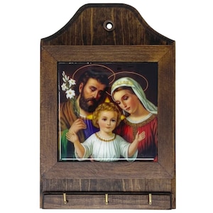 Elegante 10 x 6.5 Inch Portallaves de Madera con Diseño de la Sagrada Familia para la Pared-Artesania Rústica | Rustic Wooden Key Holder New