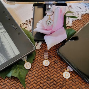 Charms de letras / Charms para Kindle / Charms para teléfono / Charms para USB, USB-C / Charms para iPhone, iPad / Tapón antipolvo / Charms para correa / Regalo / Accesorio