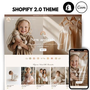 Può includere: Un design di sito web per un tema Shopify 2.0, con abbigliamento per bambini. Il design include un bambino con un giocattolo e il testo "New arrivals". Il sito web promuove abbigliamento per bambini biologico.