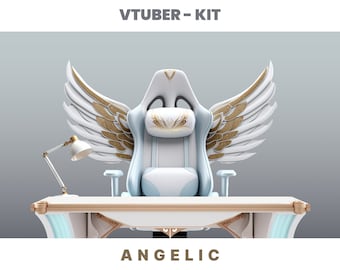 Puede incluir: Silla de juego blanca y dorada con alas de ángel, un escritorio blanco y una lámpara. La silla tiene un cojín blanco y azul y un diseño bordado en oro en el reposacabezas. El texto "VTUBER - KIT" está en la parte superior de la imagen y "ANGELIC" en la parte inferior.
