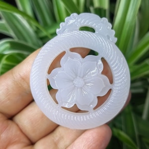Naturalny Jadeitowy Kwiat Fortuny Wisiorek Jadeitowy Naszyjnik Ręcznie Rzeźbiony Feng Shui Buddyjski Idol Amulet Bogactwo Wisiorek Naszyjnik Feng Shui Fortuna PX365