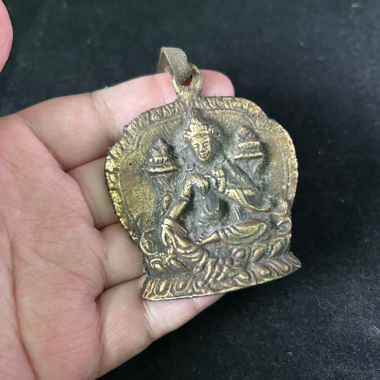 ヴィンテージ真鍮製仏陀のお守り、チベット仏教ネックレス（5.5 x 5 cm 