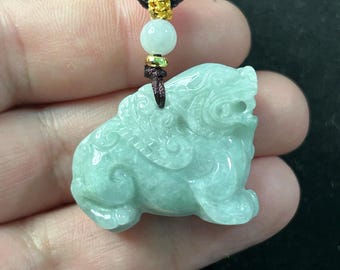 Handgesneden lichtgroene pixie jade-hanger: Lucky Wealth Charm-amulet