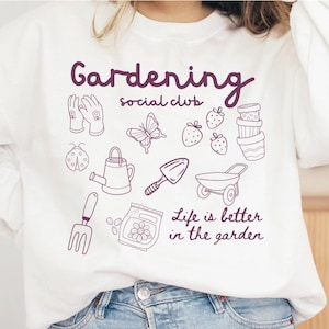Gardening Social Club Doodle Png, Das Leben ist besser im Garten Png, Pflanzenliebhaber Doodle Png, trendige Pflanzenmutter Png, Naturliebhaber Png