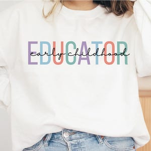 Frühkindliche Erzieherin Png, Lehrerin Png, Tagespflegerin Png, Lehrerin Geschenk, ECE Lehrerin, Kindertagespflegerin Geschenk, Trendy Shirt Design