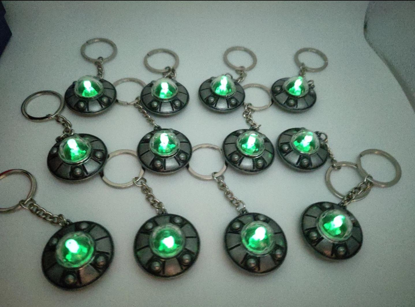 Alien Glow Keychain - Etsy