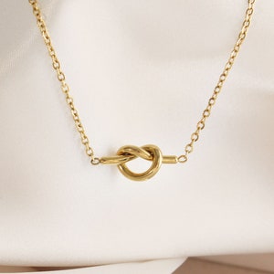 Collier noeud infini en or - collier pendentif en or - collier pendentif simple noeud - collier en or de tous les jours - collier pendentif noeud délicat
