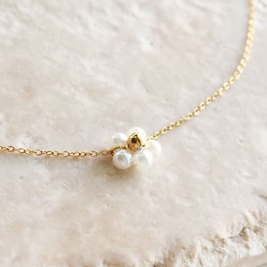 Daisy Flower Pearl Pendent Necklace - Dainty Gold Pearl Necklace, Flower Pendent Gold Chain Necklace, Simple Layering Necklace, Jewelry Gift