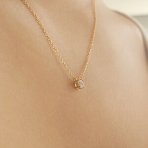 Runt CZ-diamanthalsband i guld - Solitärcirkel med CZ-diamanthalsband, Enkelt diamanthalsband i guld, Minimalistiskt guldhalsband, Smyckespresent
