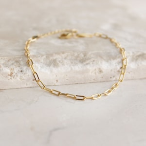 Paperclip gouden kettingarmband - gouden schakelarmband, sierlijke gouden armband, minimalistische gouden armband, gelaagdheid armband, sieraden cadeau