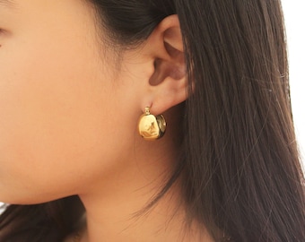 Aros dorados con bolas gruesas: aros dorados llamativos, pendientes con bolas llamativas, aros dorados gruesos, aros dorados modernos, regalo de joyería, regalo para ella