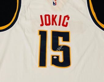 Nikola Jokic signerad Denver Nuggets baskettröja COA