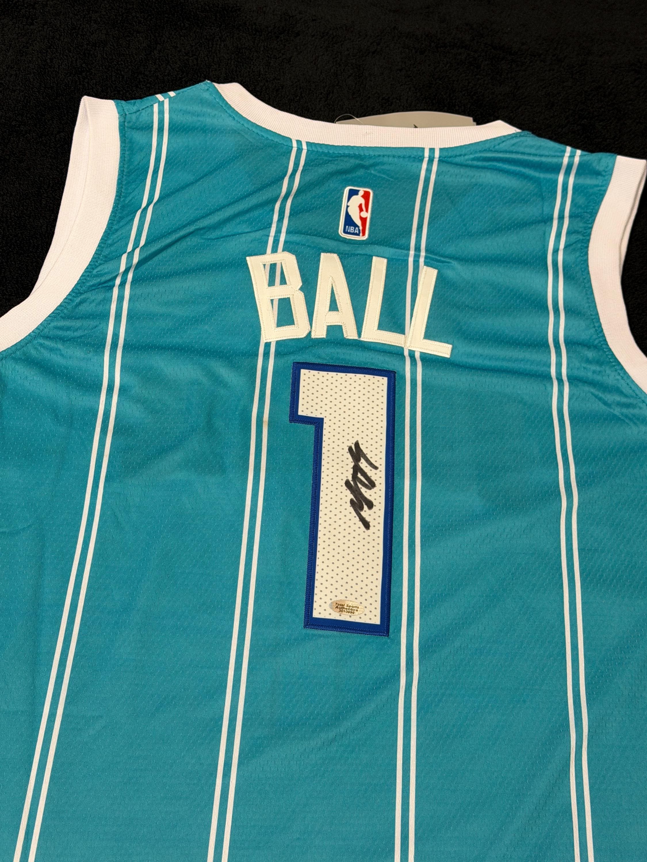 【新品】NBA ユニフォーム ラメロボール ホーネッツ Mサイズ 新品】NBA ユニフォーム ラメロボール ホーネッツ Mサイズ