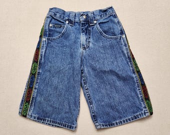 Vintage jaren 90 Lee geklonken denim shorts flodderige skateshort met logo aan de zijkant, jongens maat 7
