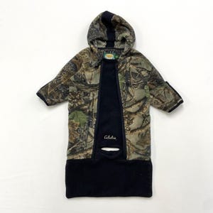 Fotelik samochodowy dziecięcy niemowlęcy Vintage Canela’s Woodland Camo Storoller z polaru z kapturem / 6 m 9 m 12 m 18 m