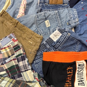Set van 10 vintage kinderbroekjes en -broekjes, groothandelsbundel, maat 9 M tot 8, rokjes, shorts en jeans.