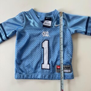 Vintage Nike UNC Tar Heels Babytröja 3-6 månader Carolina Blå Nummer 1 Y2K Mini Sportswear Gameday Kidcore bild 12