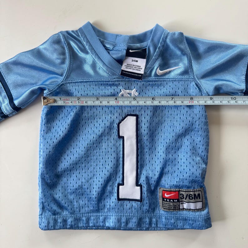 Vintage Nike UNC Tar Heels Babytröja 3-6 månader Carolina Blå Nummer 1 Y2K Mini Sportswear Gameday Kidcore bild 10