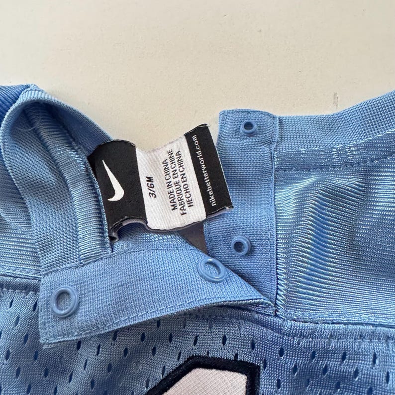 Vintage Nike UNC Tar Heels Babytröja 3-6 månader Carolina Blå Nummer 1 Y2K Mini Sportswear Gameday Kidcore bild 8