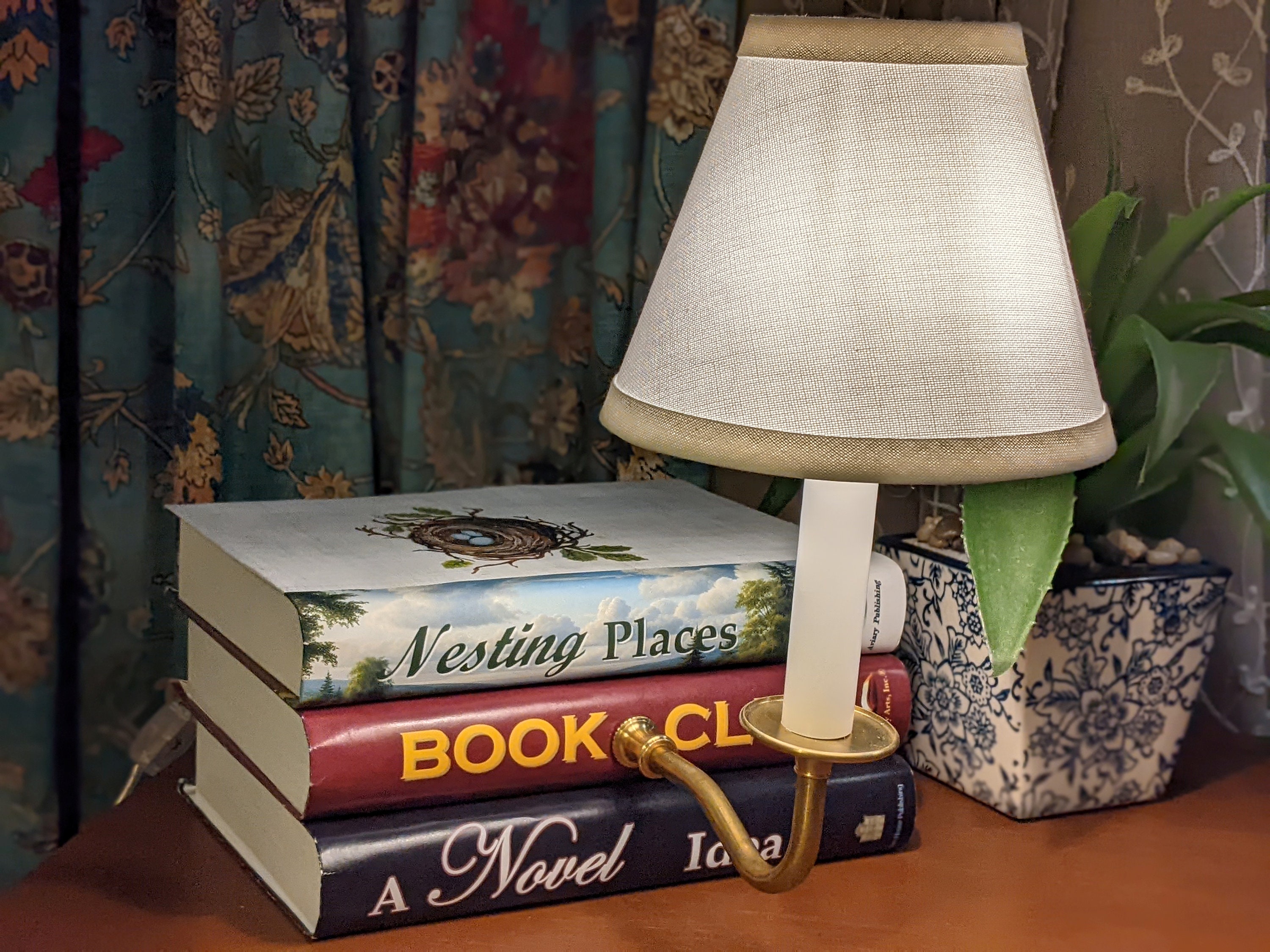 Booklovers Lamp: Stackable Books Desk Lamp