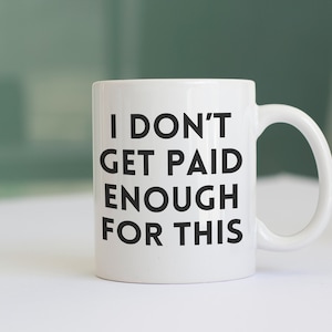 Ik krijg hier niet genoeg voor betaald, sarcastische mok, cadeau collega, cadeau voor thuiswerken, cadeaus voor professionals, mok van 11 oz, mok van 15 oz