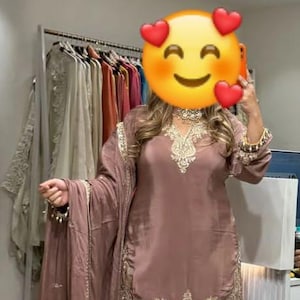 Completo Sharara in crepe firmato: set Shalwar Kameez pakistano con ricami e paillettes.