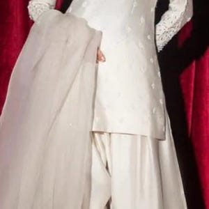 Designer Natural Crepe 3-Piece Ethnic Set: Thread Sequence Work, Organza Dupatta