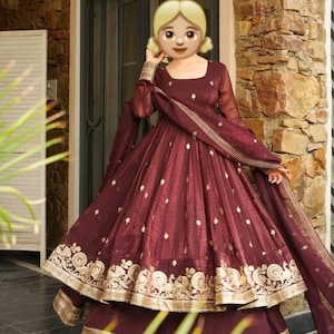 Besticktes Anarkali Seidenkleid Set: Indisches Hochzeitskleid