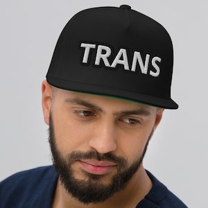 Trans Kappe Transgender Hut bestickt Snapback Flat Bill Cap | Trans Hat Cap Geschenk für LGBTQIA+ Trans Community oder Verbündeten LGBTQ+ Pride Hat