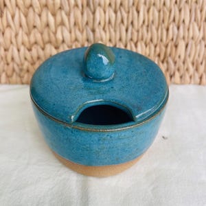 Handmade Ceramic Honey Jar – Ocean Glaze and Sedona Red Clay | Pottery Honey Pot | Coastal Kitchen Decor