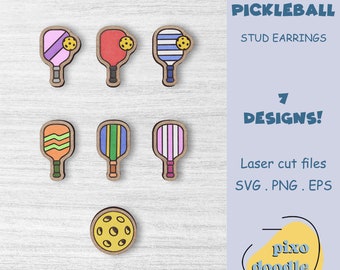 Op de afbeelding: Zeven ontwerpen voor lasergesneden pickleball-racket- en bal-oorbellen. De ontwerpen omvatten roze, rode, blauwe, groene en gele rackets met een witte bal. De tekst "Pickleball Stud Earrings" en "7 Designs!" staat op de afbeelding. De tekst "Laser cut files SVG. PNG. EPS" staat ook op de afbeelding.