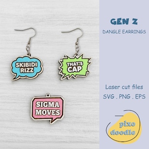 Könnte beinhalten: Drei Paar Ohrhänger mit Sprechblasen-Designs. Ein Ohrring sagt "SKIBIDI RIZZ" in einer blauen Blase, ein anderer sagt "THAT'S CAP" in einer grünen Blase, und der letzte sagt "SIGMA MOVES" in einer rosa Blase. Die Ohrringe sind lasergraviert.