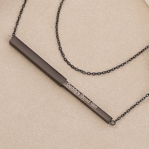 La buena chica de papá: collar con mensaje oculto, collar retráctil con mensaje secreto, regalos para dominatrices y sumisas.