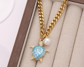 Collier de jour discret avec options de verrouillage 24 heures sur 24, 7 jours sur 7 - Cadeau de soumission de bijoux dom sub pour elle, collier de perles de tortue turquoise, grosse chaîne en or
