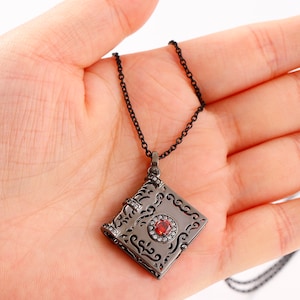 Daddy&#39;s Little S - Collar gótico con mensaje oculto, colgante personalizado con mensaje secreto, regalos de joyería Dom Sub para ella