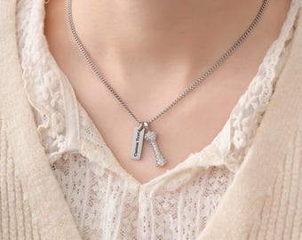 ロック機能付きデイカラー、ボーンペンダント、刻印プレート付き、ドムサブジュエリーとして目立たないデイカラー、ロックオプション付き24時間365日永久ギフト