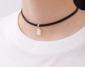 上品なパールバニー付きロック式デイカラー、レザーチョーカー、ドムサブジュエリーとして使える控えめなデイカラー、ロックオプション付き24時間年中無休のギフト