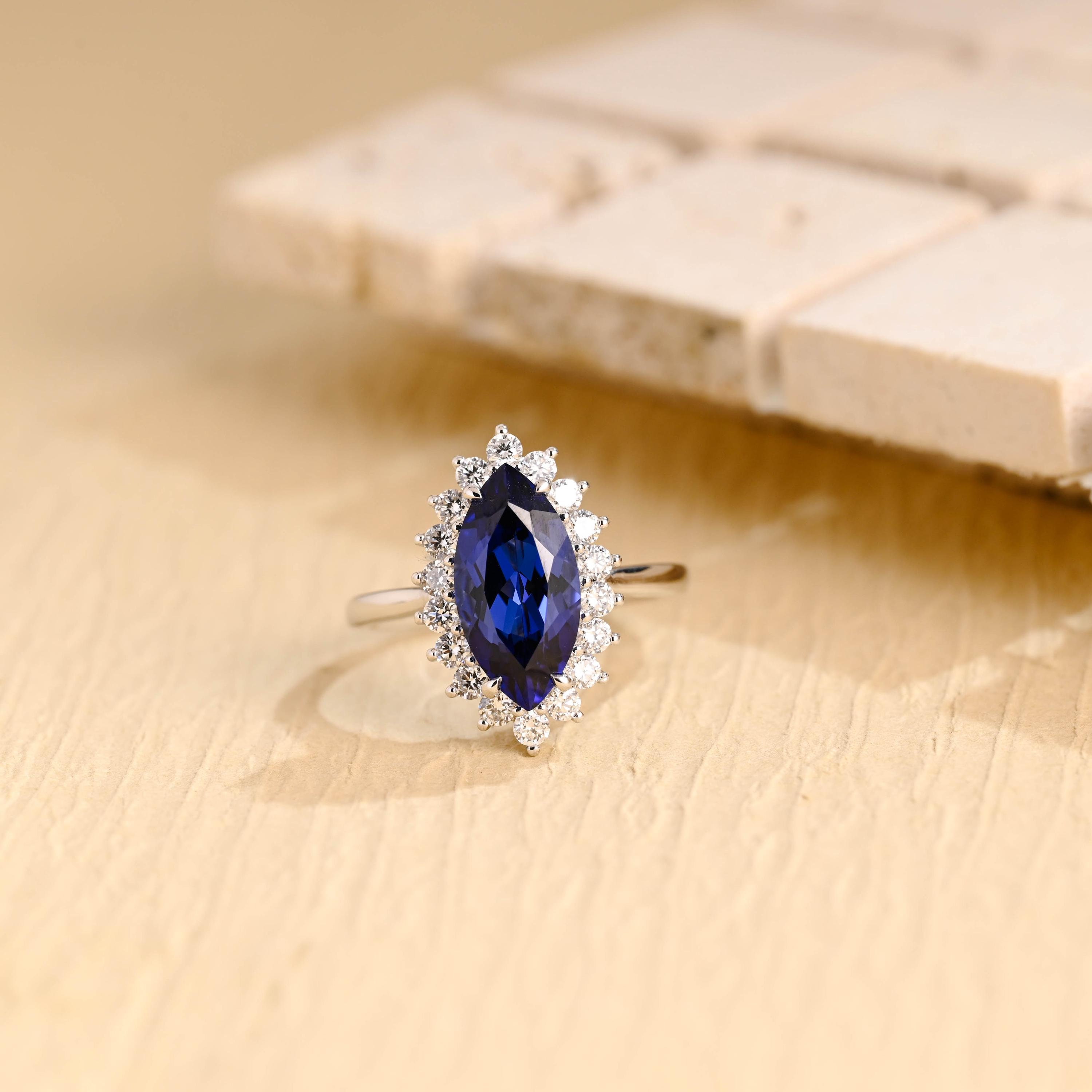 【こじゅ様】ラボグロウンサファイア リング／クラシックデザイン 6ct 純金製マーキスカットラボグロウンサファイア婚約指輪（ハロー付き