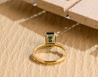 純金製エメラルドカットラボグロウンエメラルド婚約指輪、誕生石リング