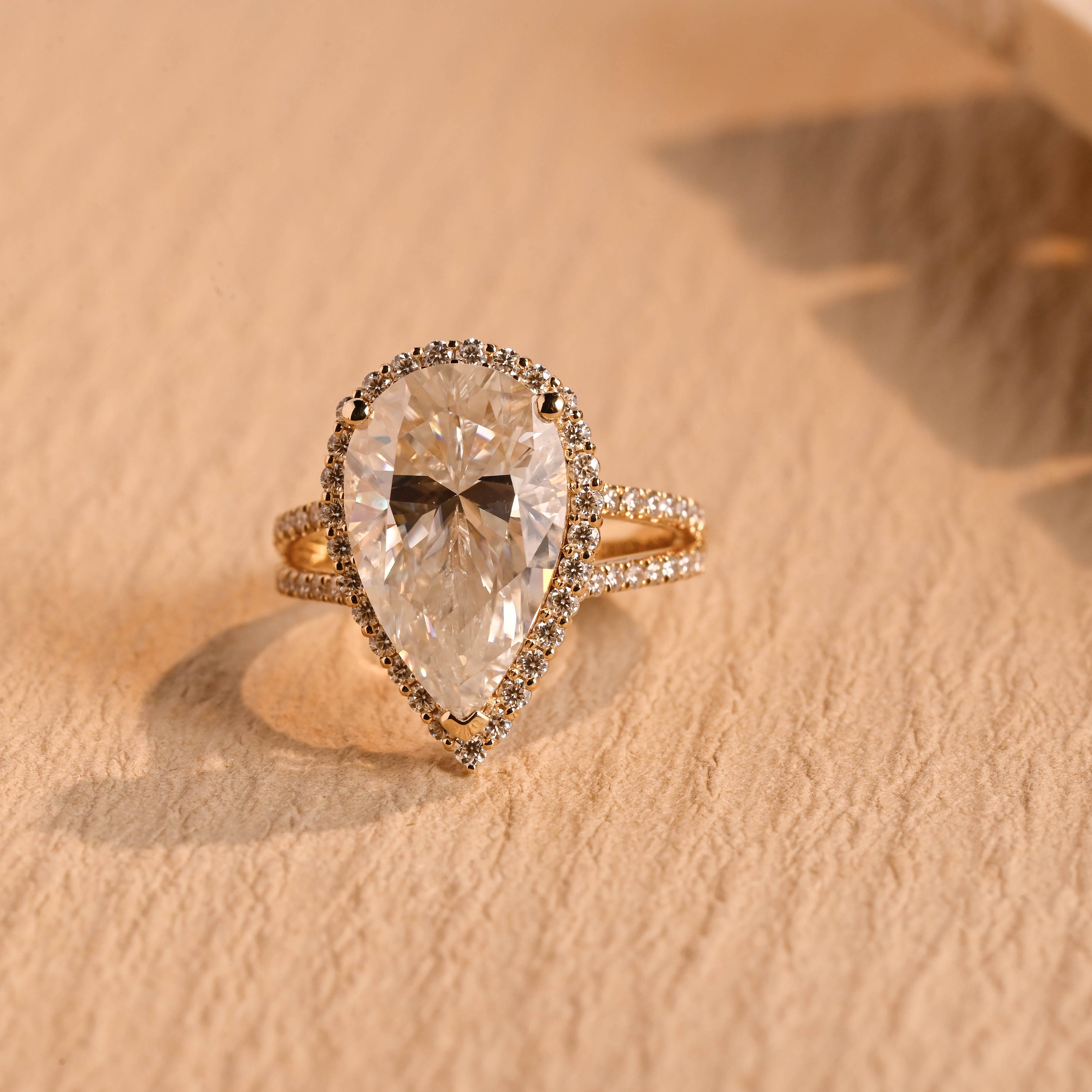 Solid Gold Pear Cut Moissanite Engagement Ring, Split Shank Wedding Ring With Pave, Valentine's Day/Anniversary/Birthday Gift for Woman