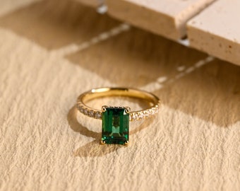 純金製エメラルドカットラボグロウンエメラルド婚約指輪、誕生石リング