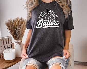 Volleyball Shirt, Sports Mama T-Shirt, Mama T-Shirt, Sportler Mama, Stolze Volleyball Mama, Busy Rasing Ballers, Geschenkidee Mama
